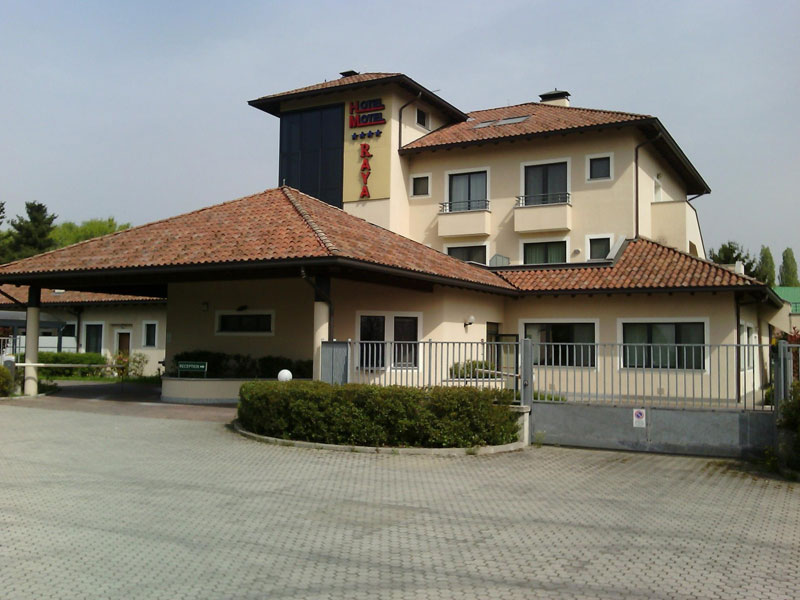 Raya Hotel Motel